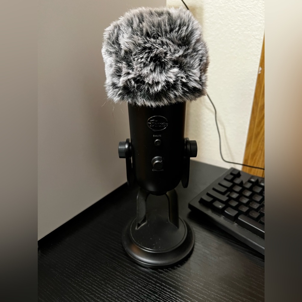 Black blue yeti mic